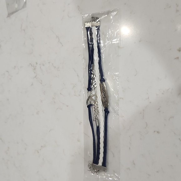 🔵 Navy and White Believe Bracelet - Picture 2 of 2